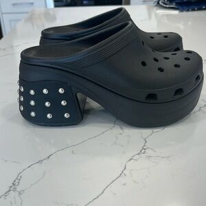 Crocs punk women’s studded “siren “black clogs lightweight. Never worn.